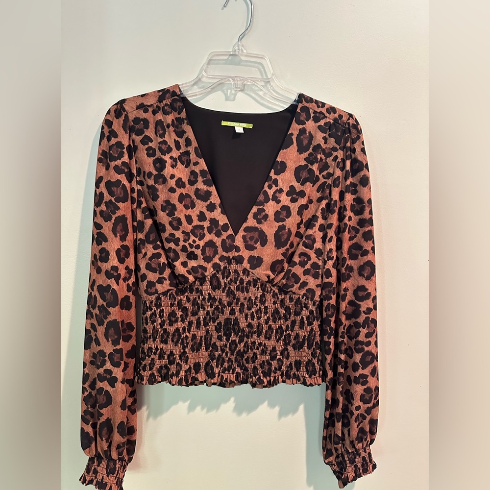 Gianni Bini Women’s Animal Print Blouse Size Small.